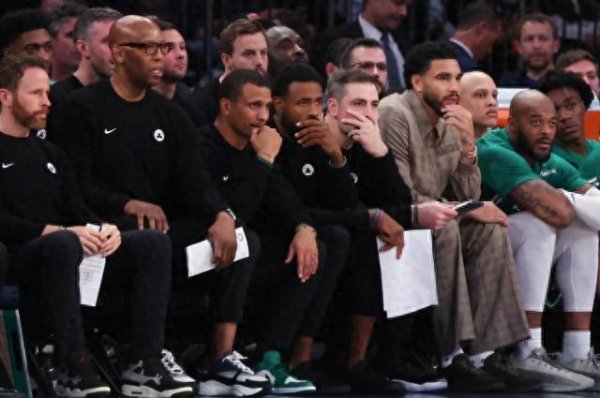 股鑫所 绝对核心缺阵绿军攻防失据 激进转型之路步履维艰